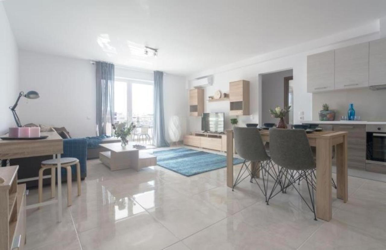 New Spacious Apartment Located In Pireusz Kültér fotó